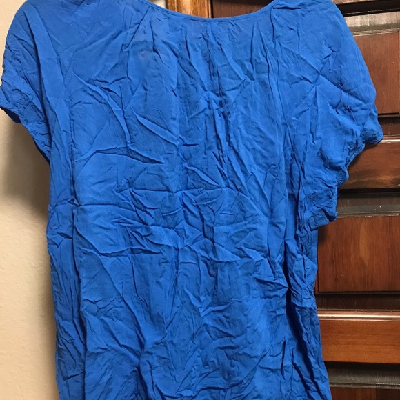 Light weight blue top - Picture 2 of 2
